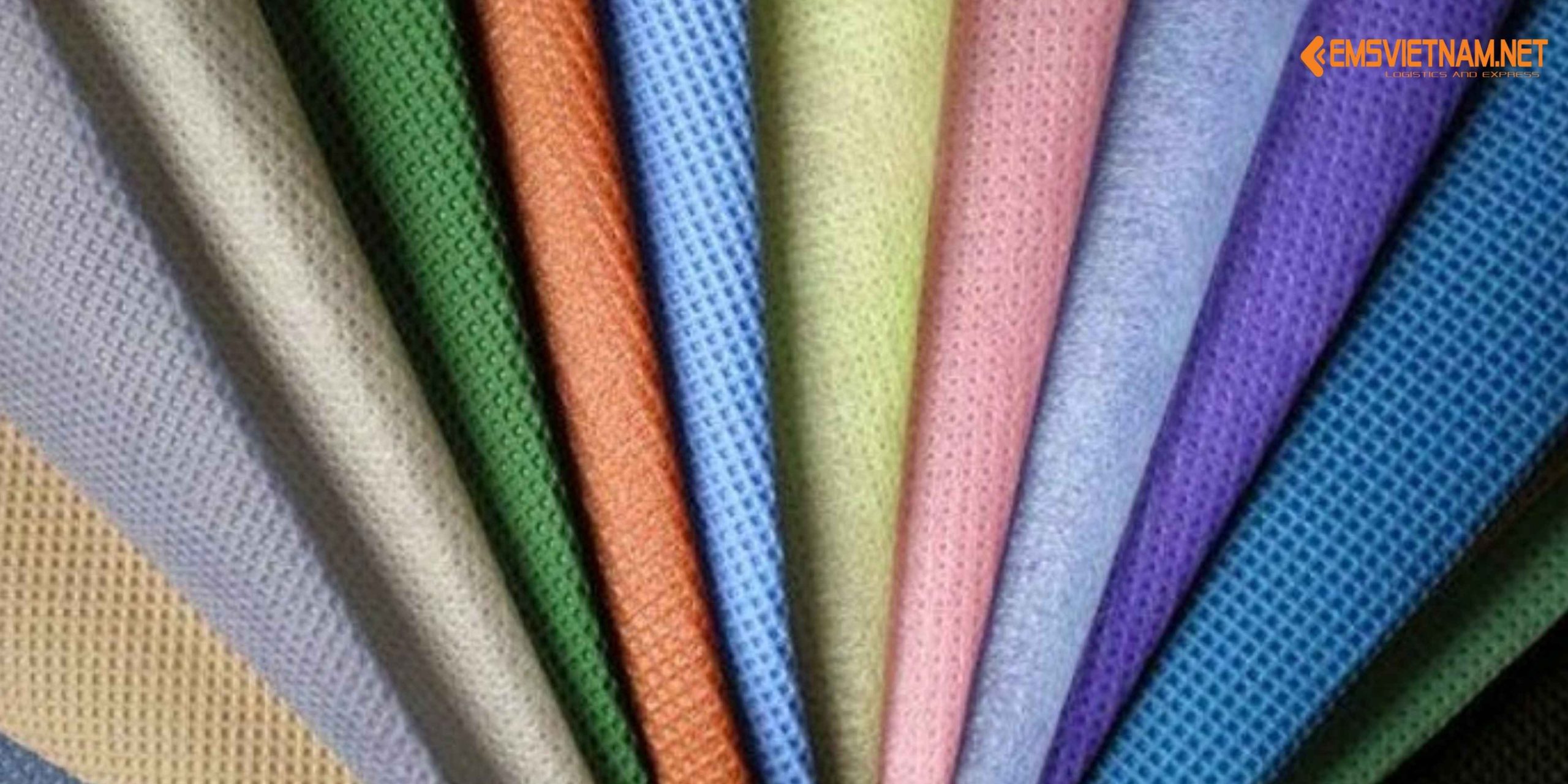 GỬI MẪU VẢI TỪ VIỆT NAM SANG TRUNG QUỐC: QUY TRÌNH, LƯU Ý VÀ CHI PHÍ