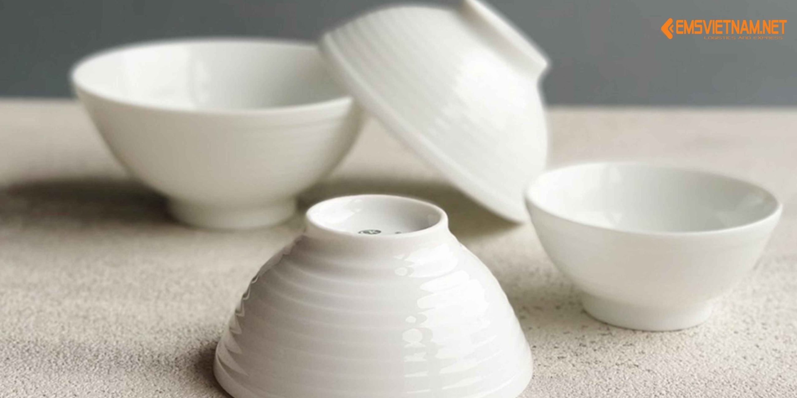 VẬN CHUYỂN CHÉN BÁT BẰNG ĐƯỜNG SẮT – NHỮNG ĐIỀU CẦN BIẾT ĐỂ HÀNG ĐẾN NƠI NGUYÊN VẸN