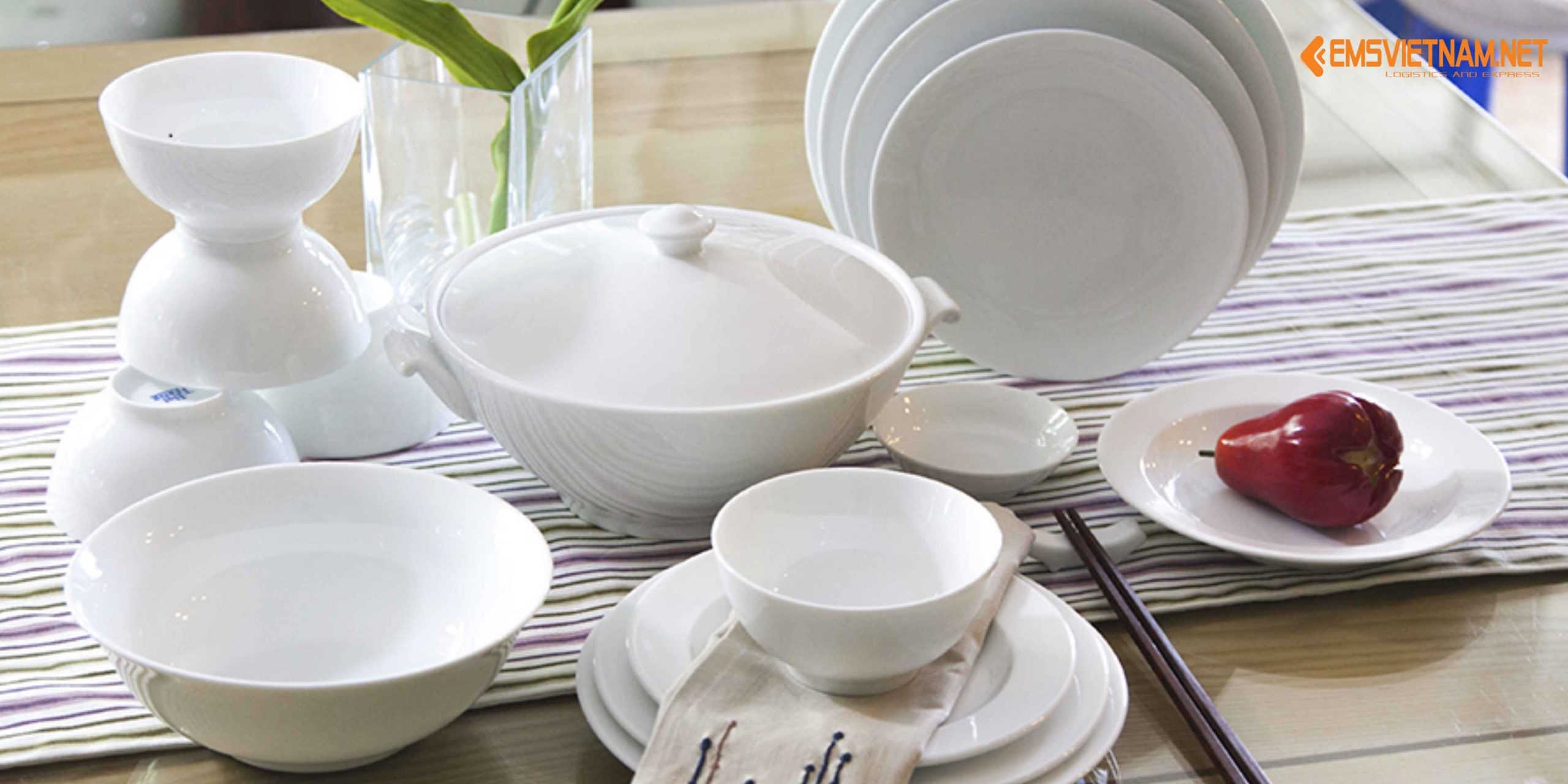 VẬN CHUYỂN CHÉN BÁT BẰNG ĐƯỜNG SẮT – NHỮNG ĐIỀU CẦN BIẾT ĐỂ HÀNG ĐẾN NƠI NGUYÊN VẸN