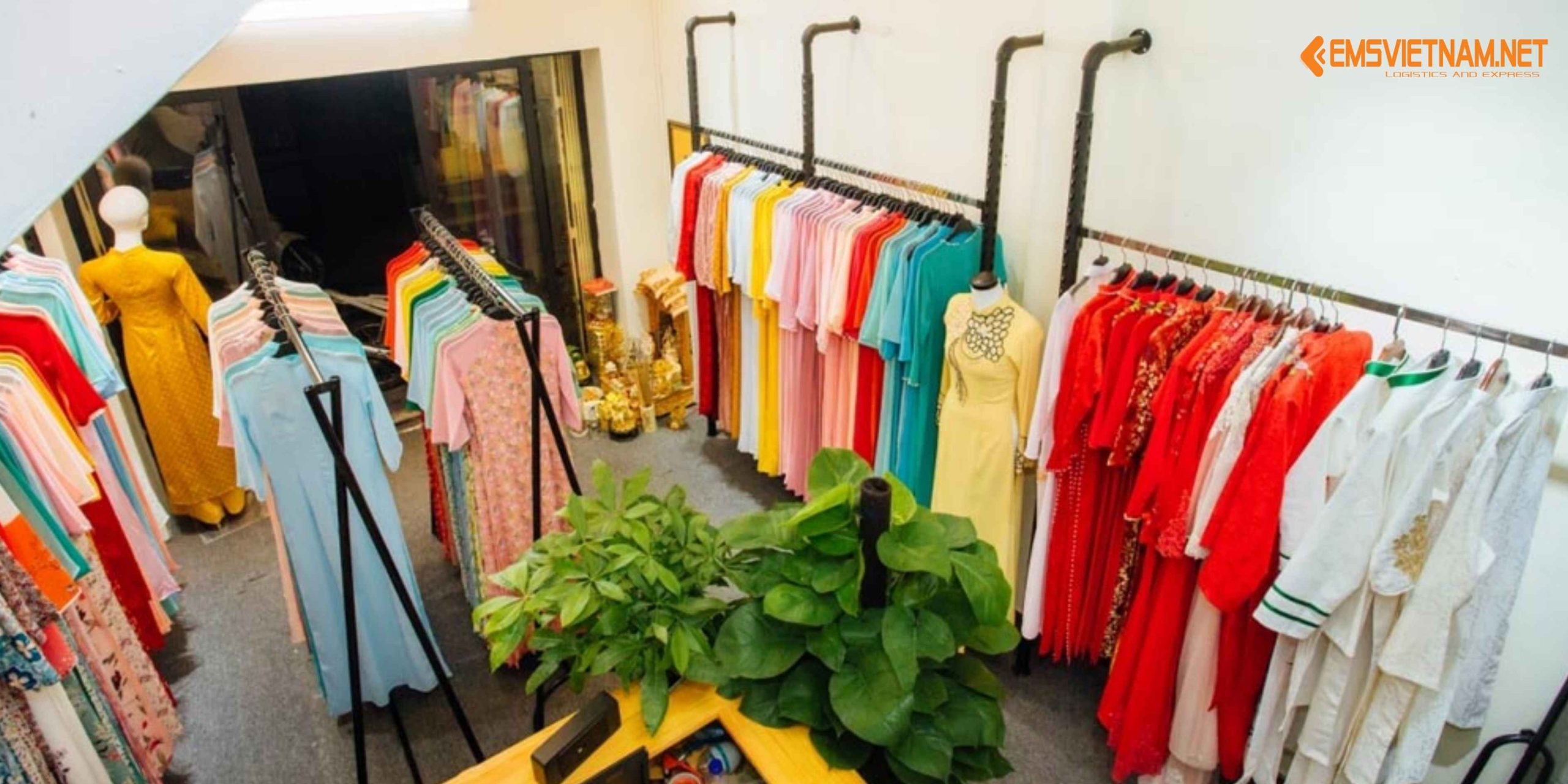 GỬI ÁO DÀI TỪ VIỆT NAM SANG ĐỨC – NHỮNG ĐIỀU CẦN BIẾT ĐỂ TRANG PHỤC ĐẾN NƠI NGUYÊN VẸN