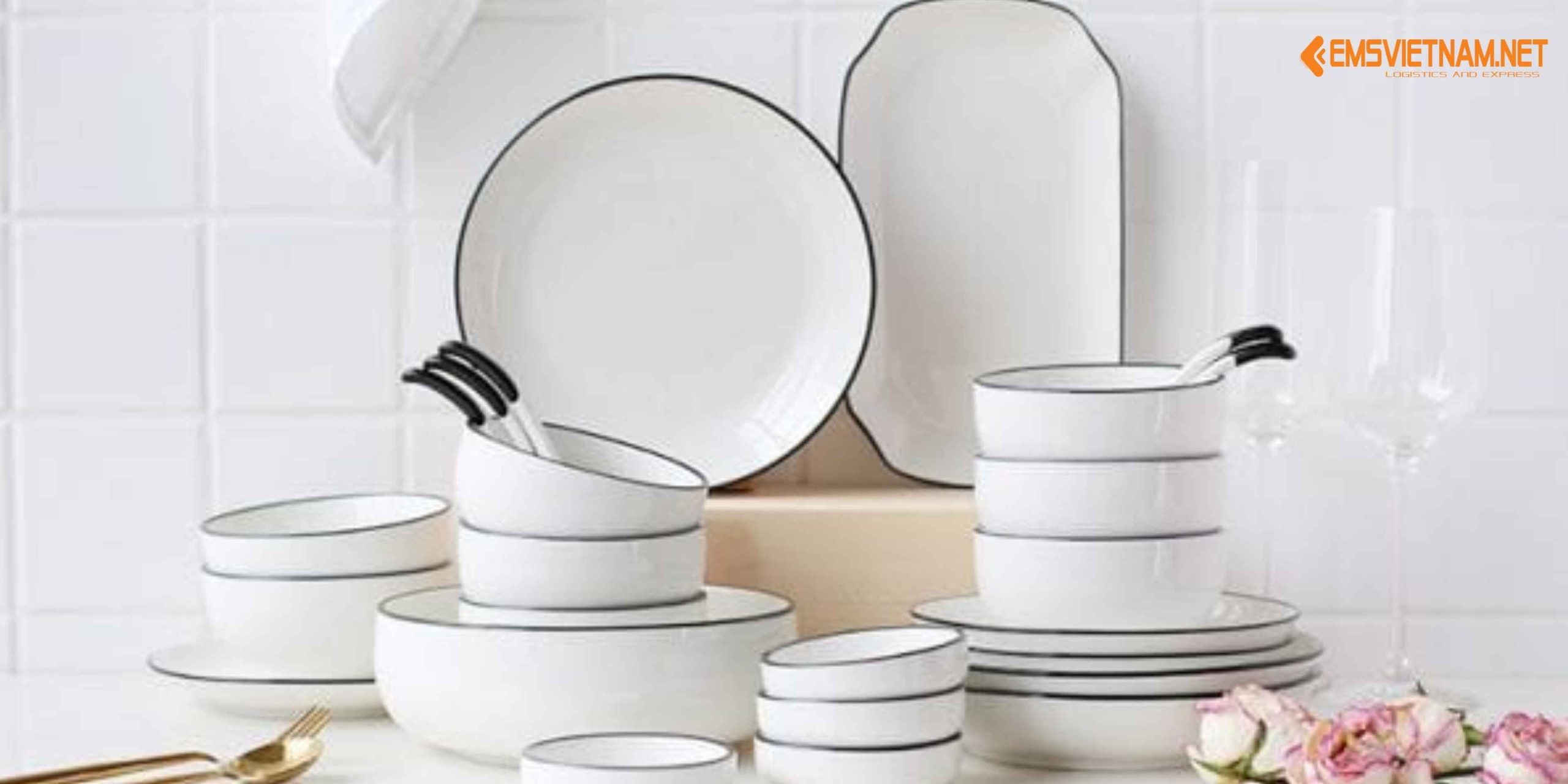 VẬN CHUYỂN CHÉN BÁT BẰNG ĐƯỜNG SẮT – NHỮNG ĐIỀU CẦN BIẾT ĐỂ HÀNG ĐẾN NƠI NGUYÊN VẸN