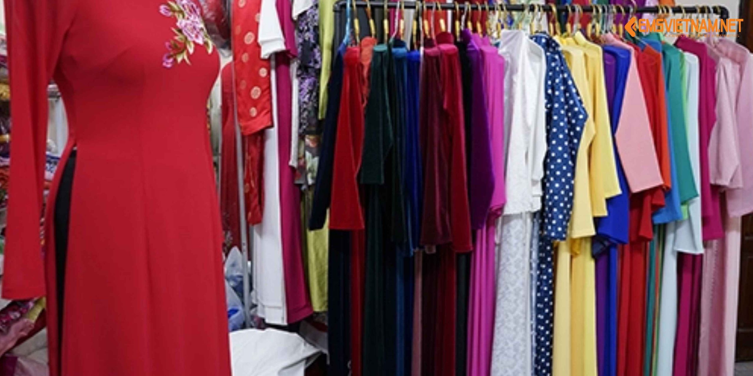 GỬI ÁO DÀI TỪ VIỆT NAM SANG ĐỨC – NHỮNG ĐIỀU CẦN BIẾT ĐỂ TRANG PHỤC ĐẾN NƠI NGUYÊN VẸN