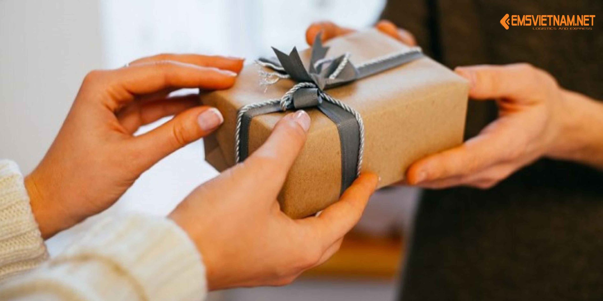 Gửi Quà Từ Việt Nam Đi Pháp Nhanh Chóng, An Toàn, Tiết Kiệm